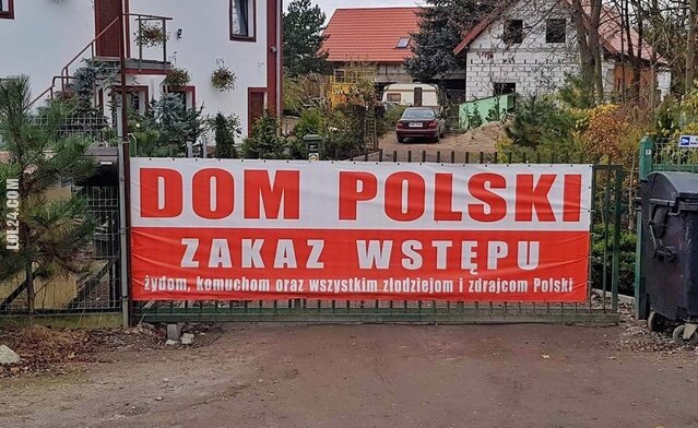 napis, reklama : "DOM POSLKI. ZAKAZ WSTĘPU - żydom, komuchom oraz wszystkim złodziejom i zdrajcom Polski"