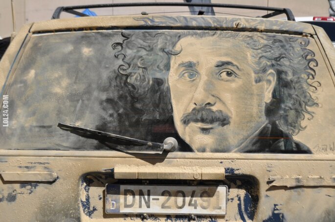 rzeźba, figurka : Eisenstein na brudnym samochodzie