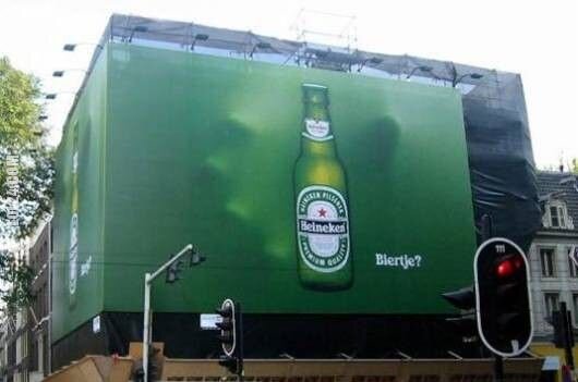 napis, reklama : Heineken