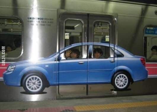 napis, reklama : auto w metrze?
