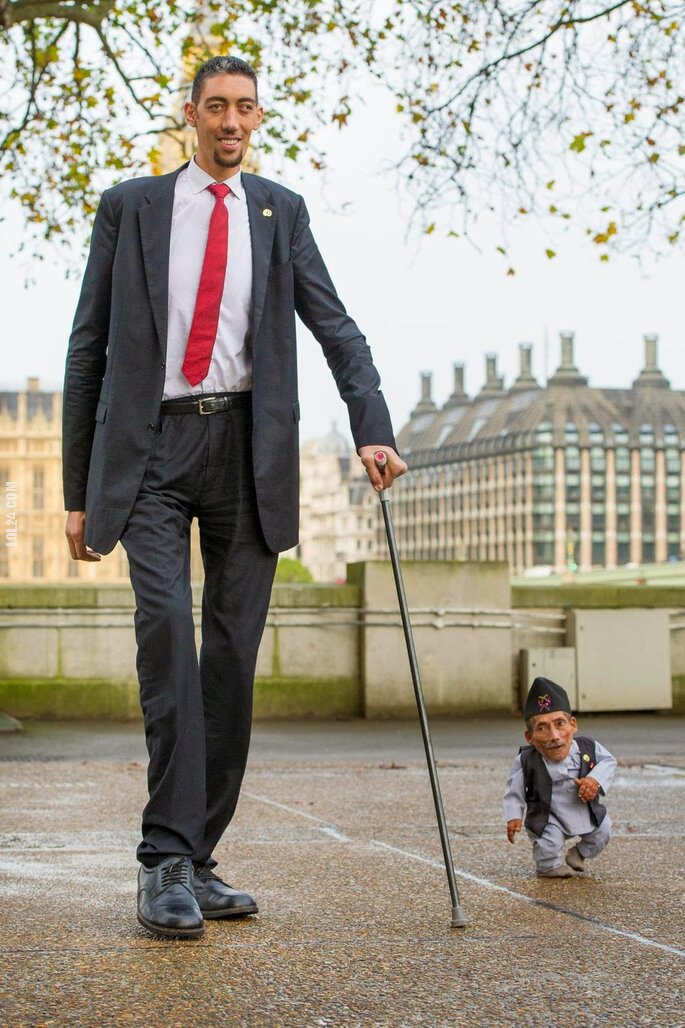 WOW : Sultan Kösen (251 cm) i Chandra Bahadur (54,6 cm)