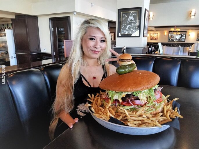 WOW : 4,5 kilogramowy burger