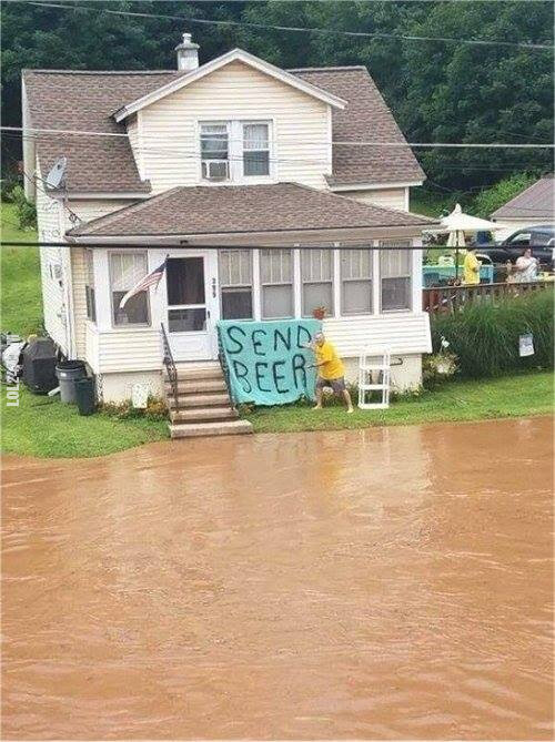 napis, reklama : Powodzianin potrzebuje pomocy