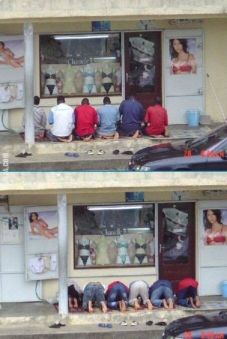 LOL : Modlą się przed sklepem z bielizną