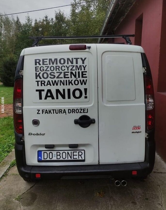 napis, reklama : Remonty, egzorcyzmy