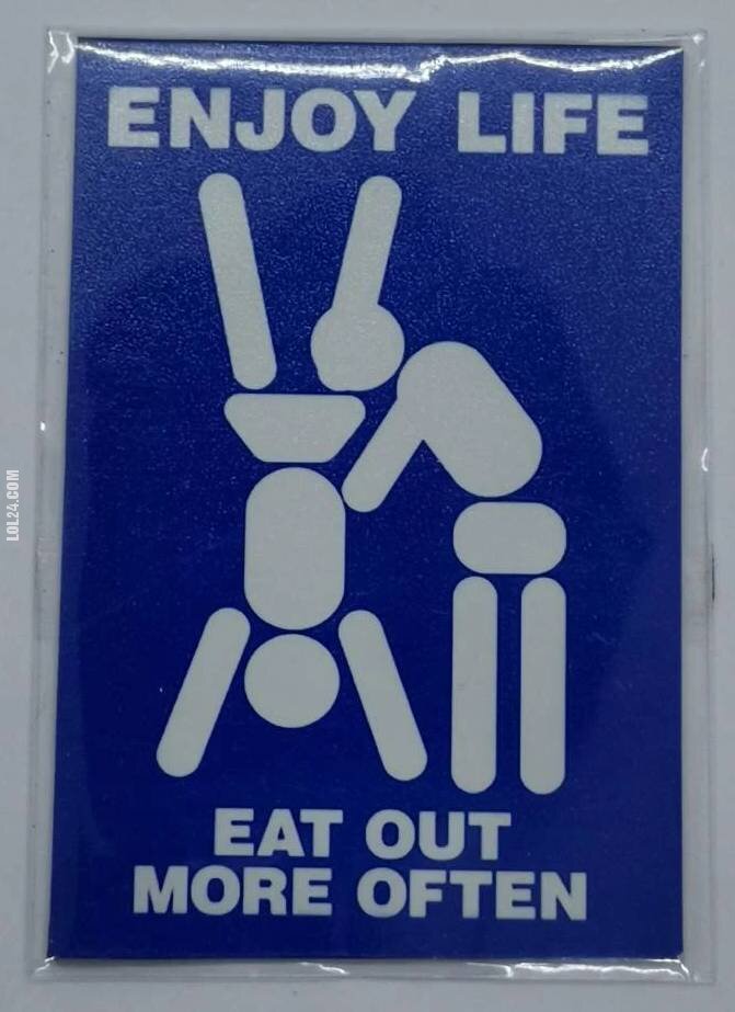 napis, reklama : Ciesz się życiem – jedz na mieście częściej 😉