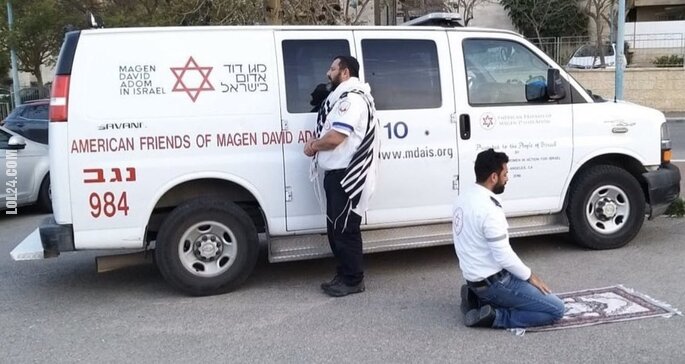 WOW : Żyd i Muzułmanin modlący się: Współpracują razem w Izraelu, aby przeciwdziałać pandemii