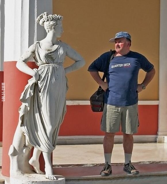rzeźba, figurka : Pomnik vs Turysta