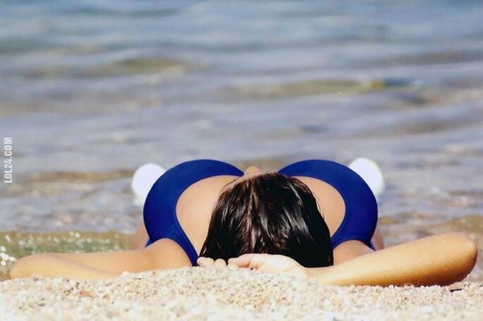 kobieta : Duże piersi na plaży