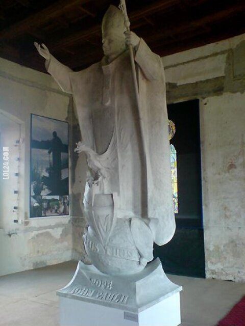 rzeźba, figurka : Papież z ptakiem
