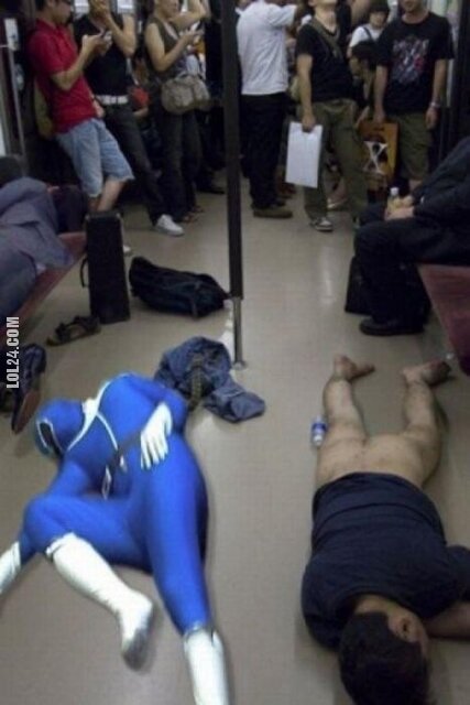 po imprezie : Power Rangers w metrze