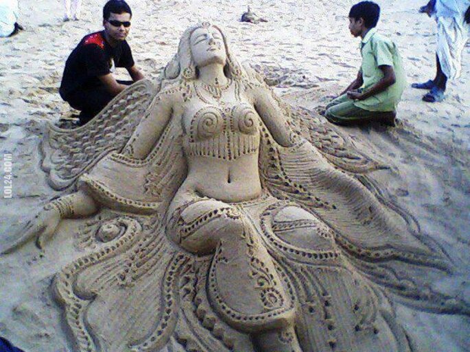rzeźba, figurka : Babka z piasku