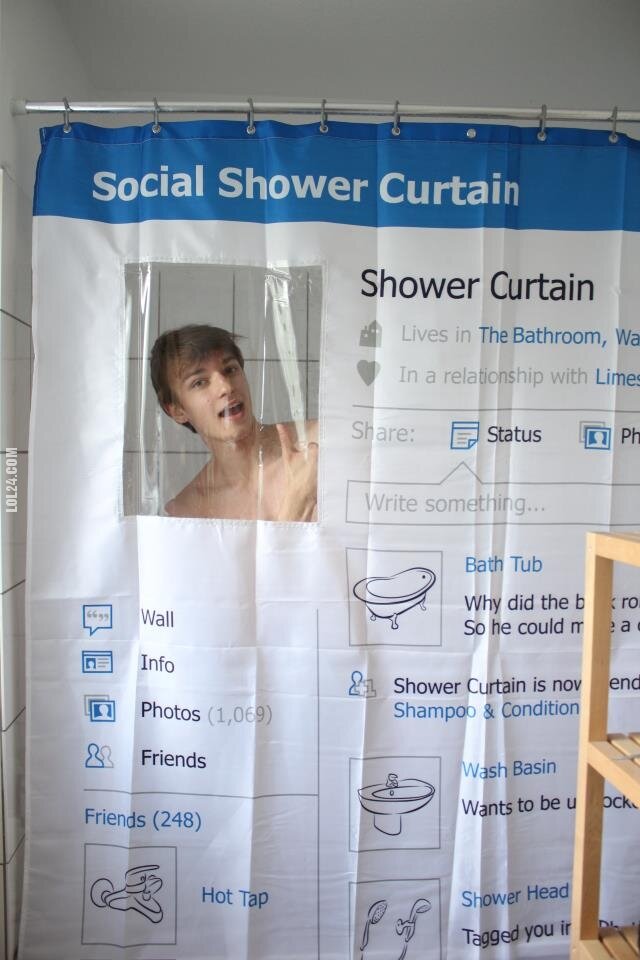 napis, reklama : Facebookowa zasłonka do prysznica