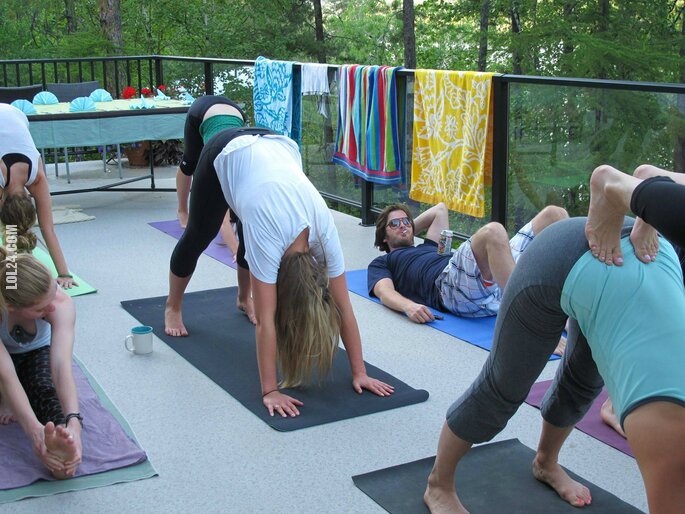 seksowna : Gdy Twoja dziewczyna robią yoge na Twoim podwórku