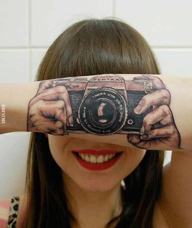 inne : Tatuaż aparatu na przedramieniu