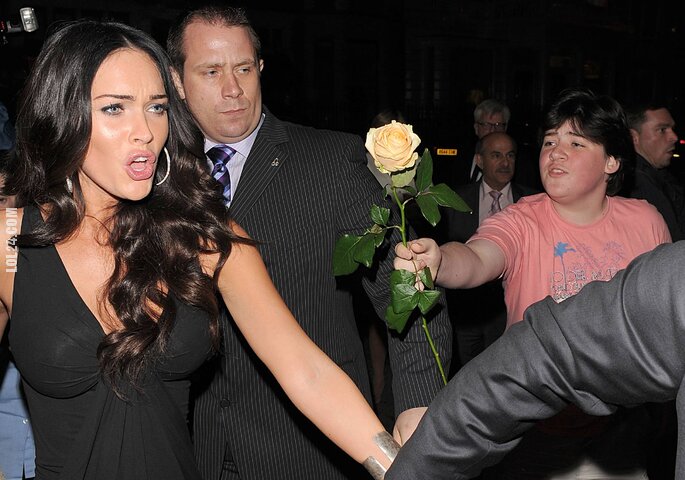 FAIL : Megan Fox - Flower Fail