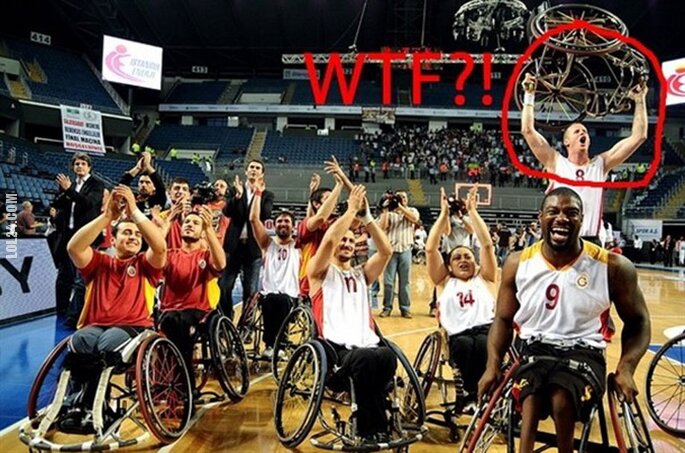 FAIL : Zdjęcie drużynowe koszykarzy na wózkach