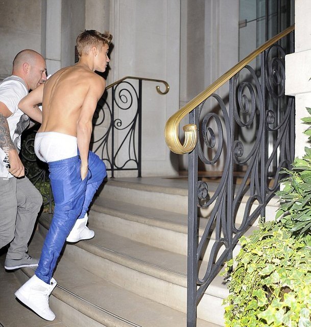 wpadka : Justin Bieber w osranych majtkach