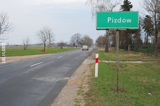 napis, reklama : Pizdów - Miejscowość