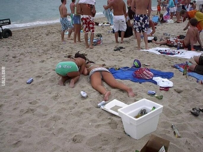 po imprezie : Leże na plaży