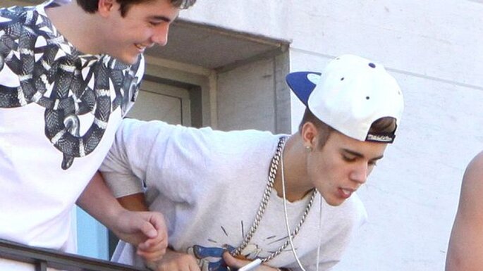 FAIL : Justin Bieber pluł na ludzi z hotelowego balkonu