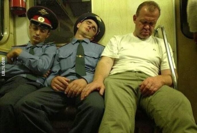 menel, żul : W Rosyjskim metrze z Policjantami