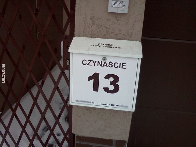 napis, reklama : Czynaście