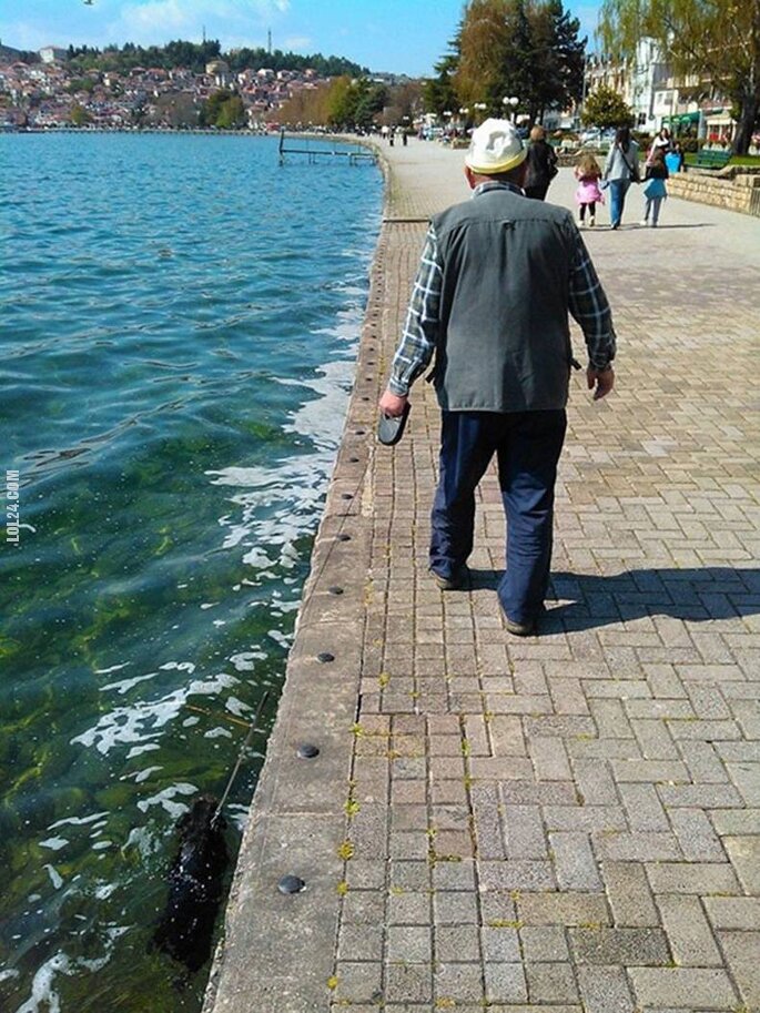 FAIL : Dziadek spaceruje ze swoim psem