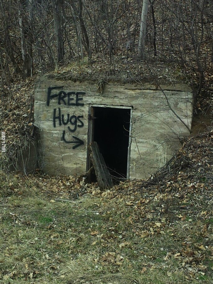 napis, reklama : Free Hugs - Las