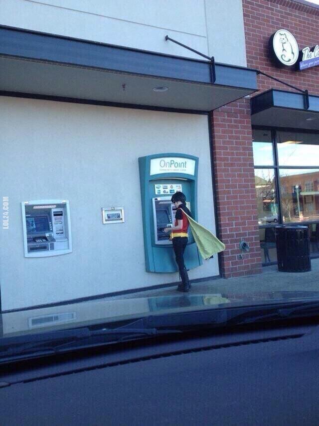 FAIL : Super bohater przy bankomacie