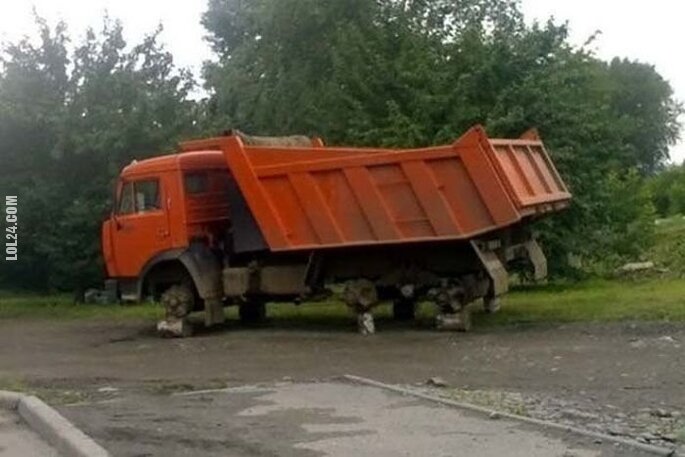 FAIL : Kamaz na cegłach