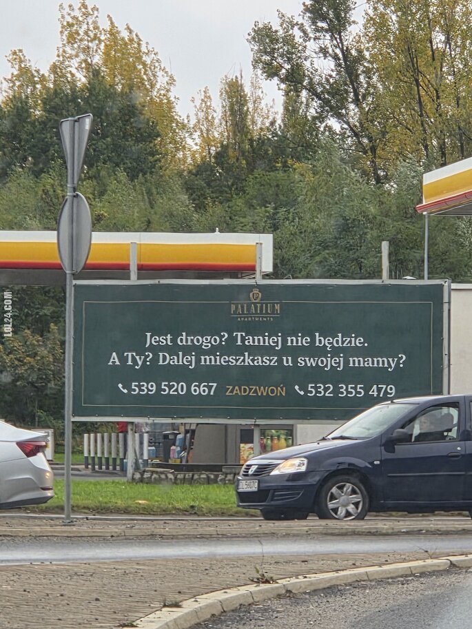 napis, reklama : Baner w centrum Legnicy