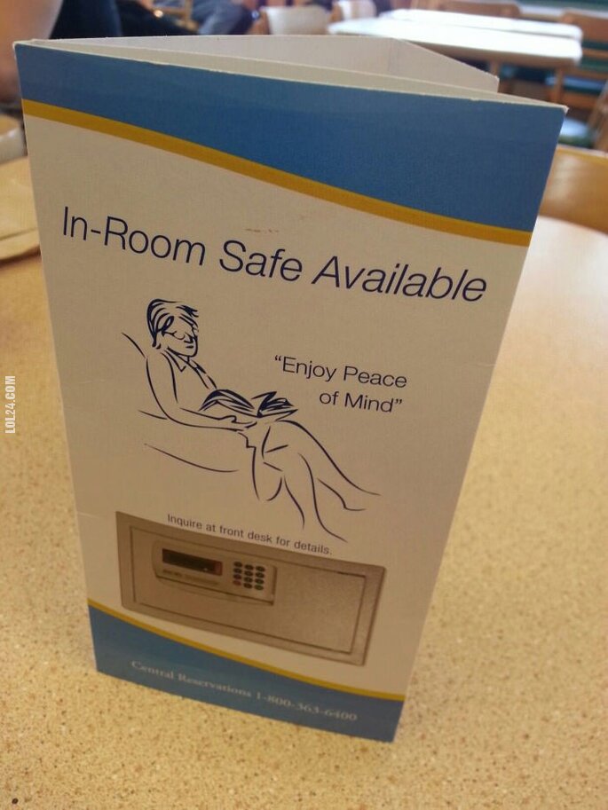 złudzenie : In-Room Safe Available