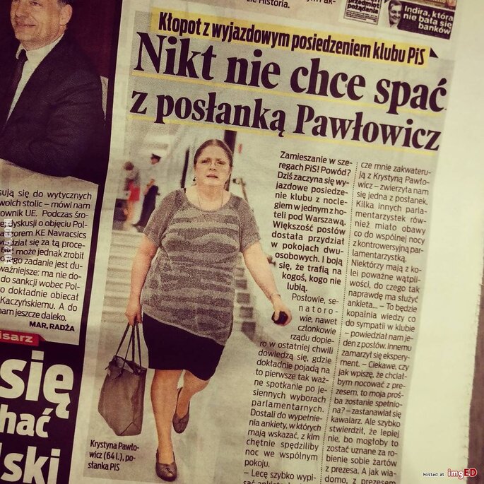 napis, reklama : "Nikt nie chce spać z posłanką Pawłowicz"
