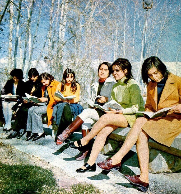 kobieta : Irańskie studentki (rok. 1970)