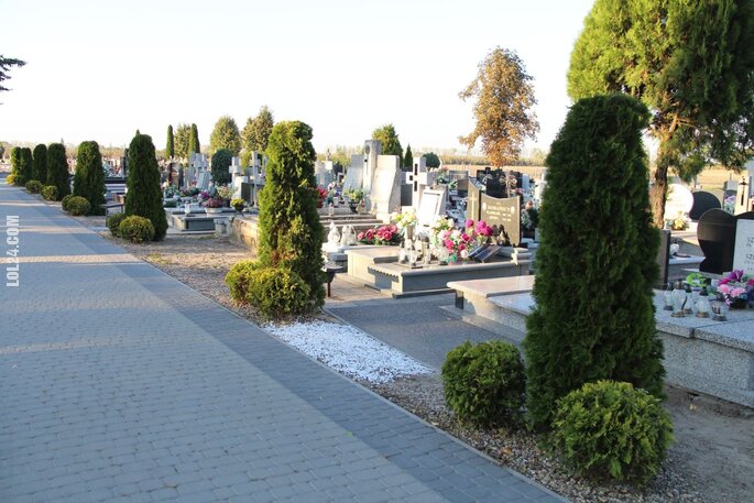 rzeźba, figurka : Tymczasem na cmentarzu w Woźniakowie