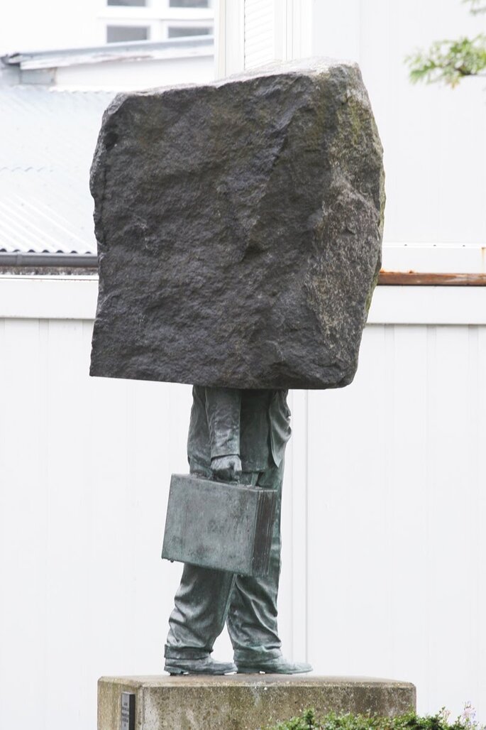 rzeźba, figurka : Pomnik anonimowego biurokraty