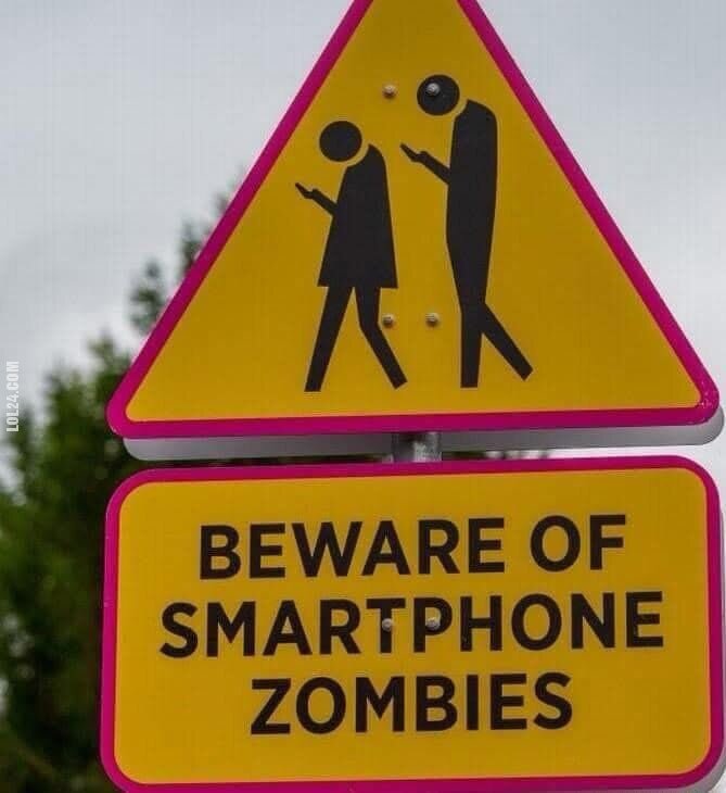 ciekawostka : W Sarajewie zainstalowano znaki drogowe dla „chodzących zombie”