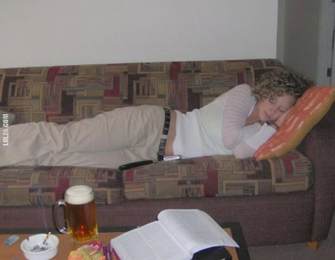 kobieta : Śpij, śpij, moja dzielna wojowniczko!