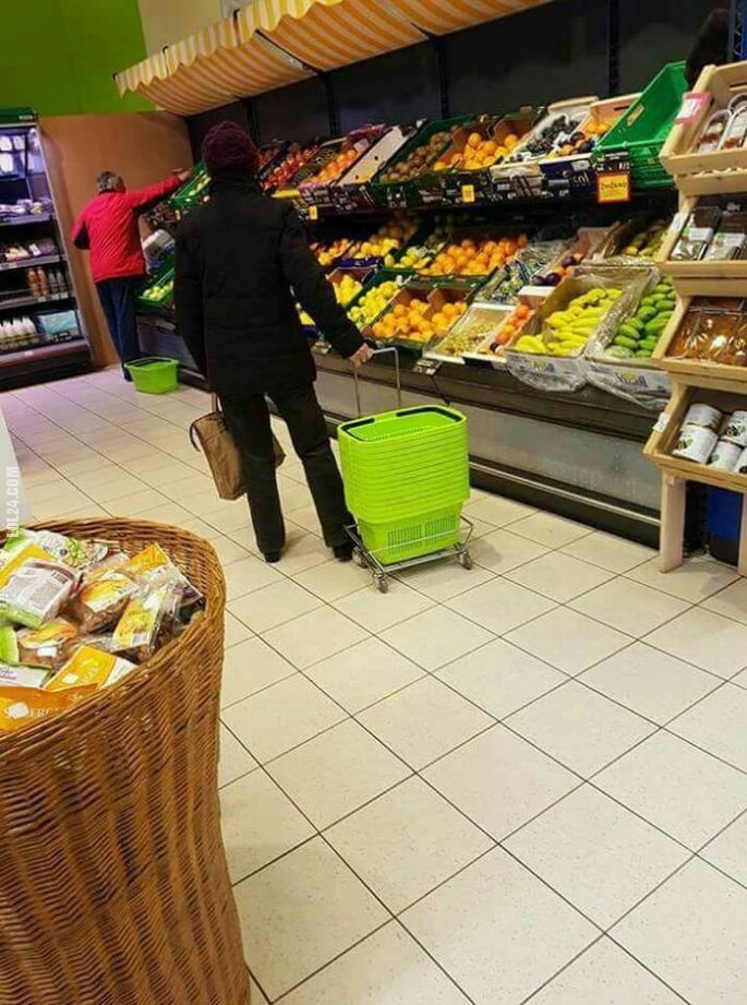 kobieta : Pierwszy raz w supermarkecie?