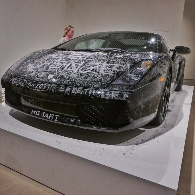 motoryzacja : W jednym z muzeów w Danii można podrapać po Lamborghini