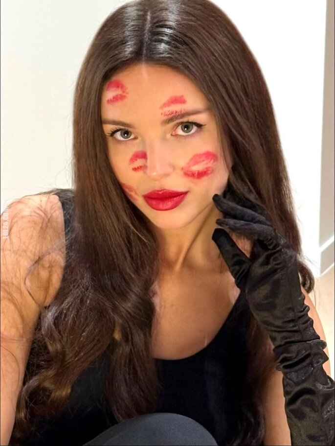 kobieta : Kto by obcałował Valerię?