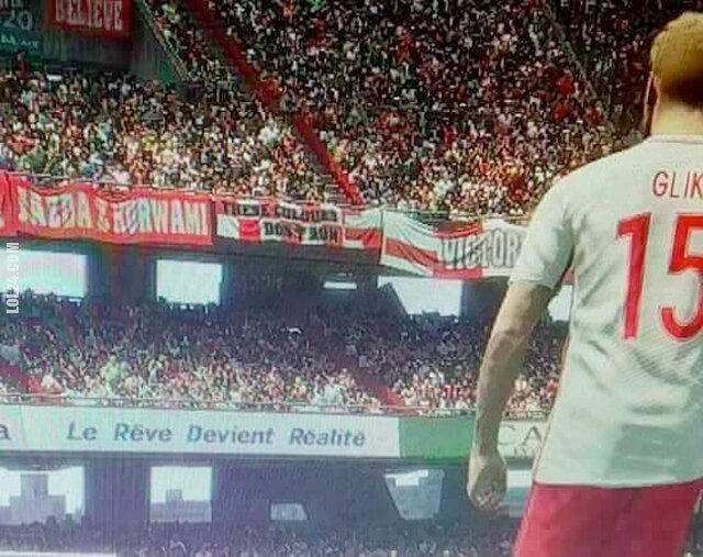 FAIL : Wpadka gry PES 2018. Transparent "JAZDA Z KURWAMI" na trybunach