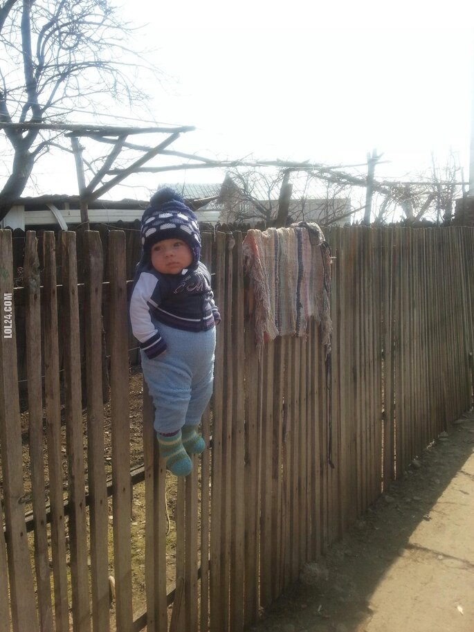 dzieciak : Rosja: Dzieciak na płocie