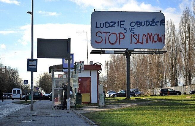 napis, reklama : "Stop islamowi" - na ulicach Szczecina