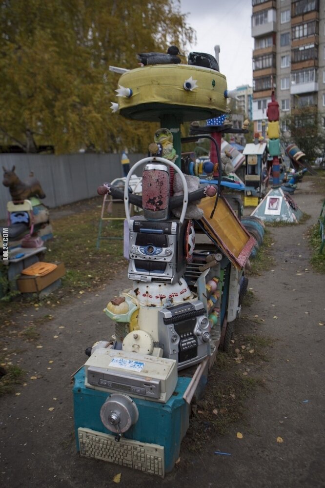 rzeźba, figurka : Plac zabaw dla dzieci w Rosji