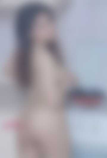 Śliczna Azjatka najpierw sex później obiad.