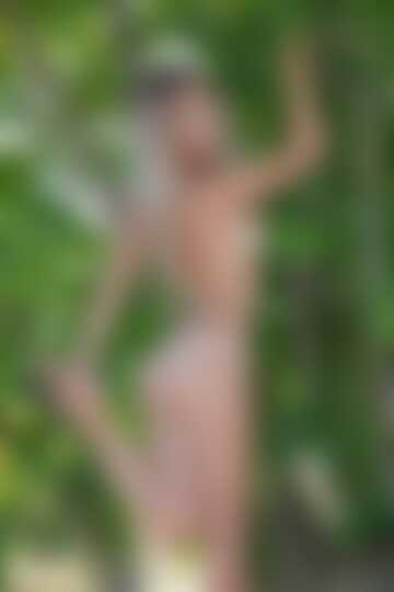 Młoda na łonie natury