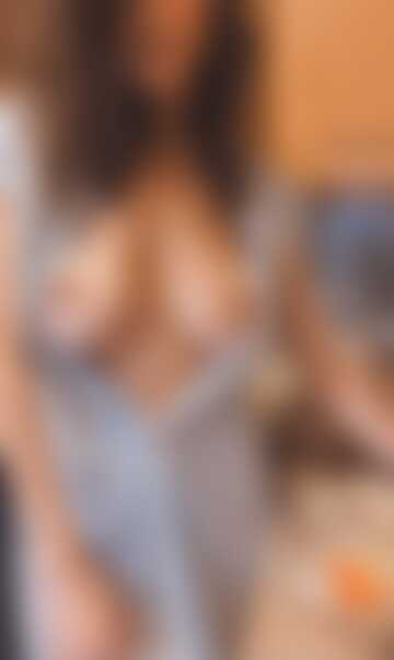 Ślicznotka w kuchni pokazuje to co najlepsze