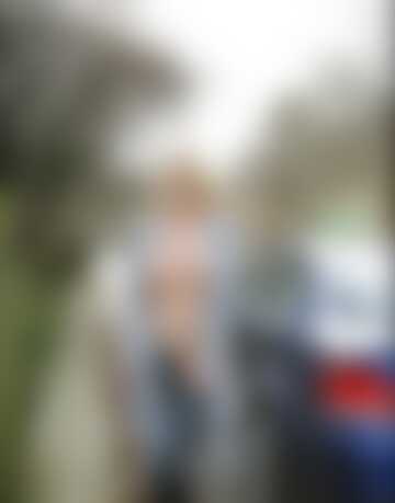 czeka na podwózkę;)